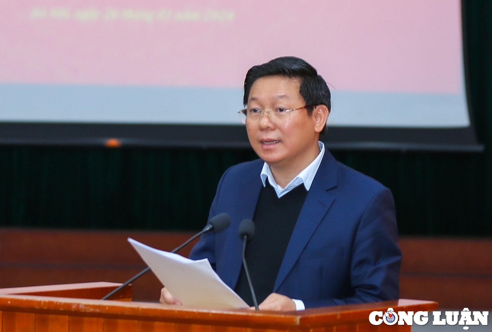 Chu quan bao chi anh 4