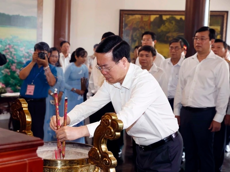 Hoat dong cua Chu tich nuoc Vo Van Thuong tai tinh Dong Thap hinh anh