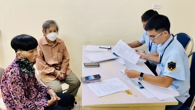 Gia danh nguoi lang thang, co nho hinh anh