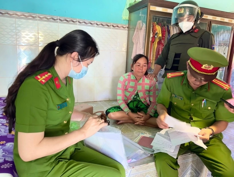 Khoi to, bat tam giam chu hui lua dao va chiem doat hon 1,2 ty dong hinh anh