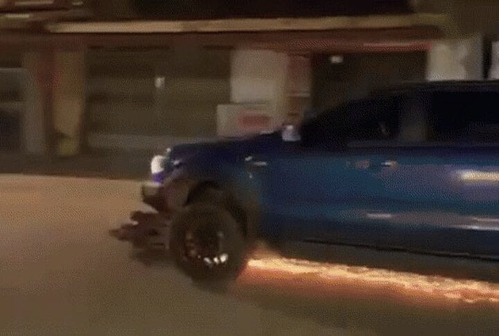 Tai xe oto ban tai 'thong chot' nong do con, keo le xe CSGT toe lua hinh anh