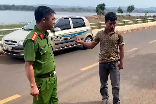 Tam giu nguoi danh trong thuong 1 thieu nien hai trom dua hinh anh