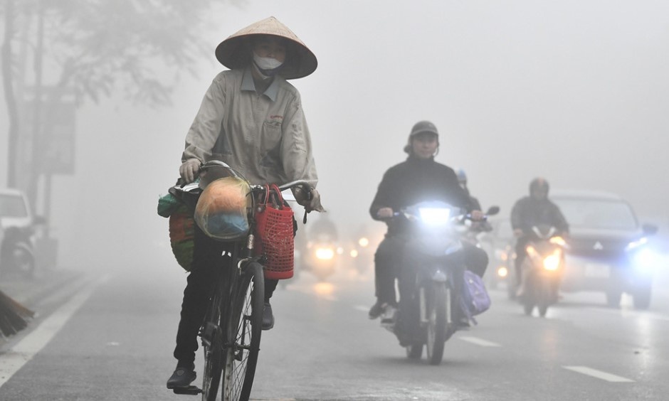 Mien Bac tiep dien suong mu day, tang vot den 28 do hinh anh