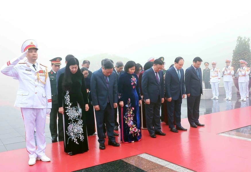 Chu tich Ho Chi Minh anh 8