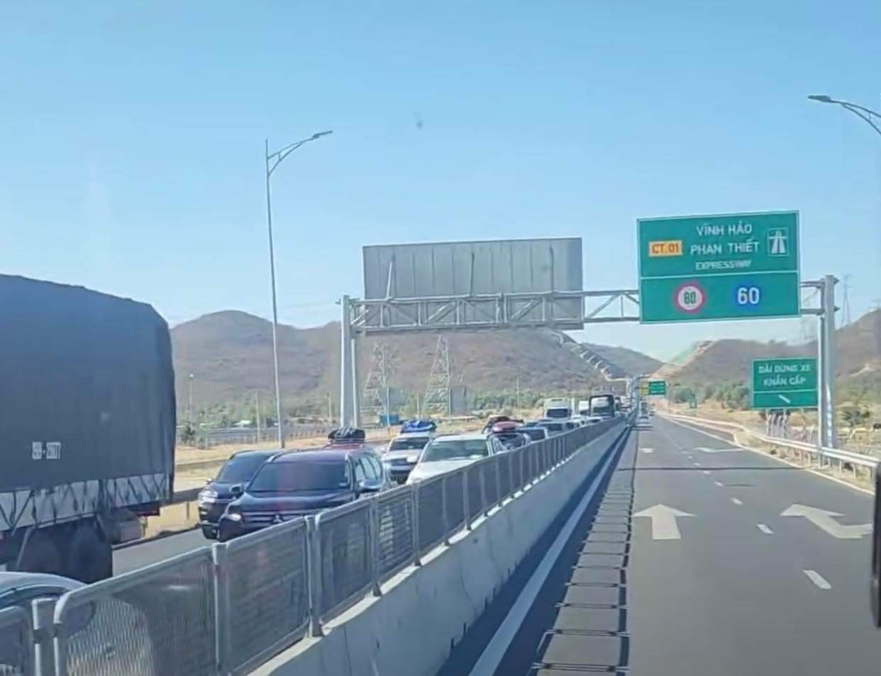 ket xe tren cao toc anh 1