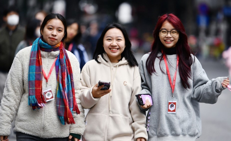 Mien Bac tang nhiet manh hon, tu trua hung nang hinh anh