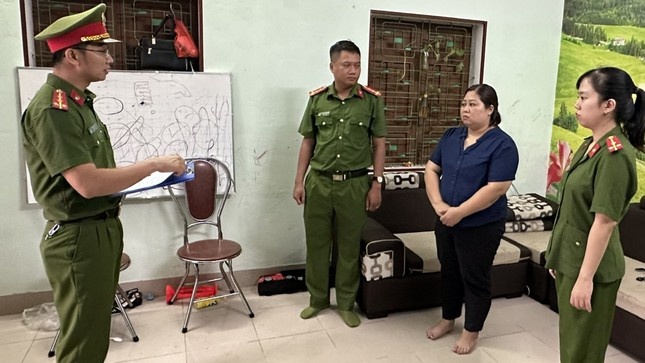 Nu cong tac vien chiem doat hon 5 ty dong cua cong ty tu van du hoc hinh anh