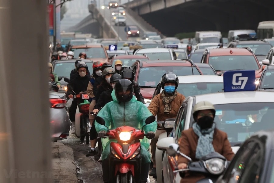 Nhieu tuyen duong o thu do dong duc trong ngay dau lam viec hinh anh