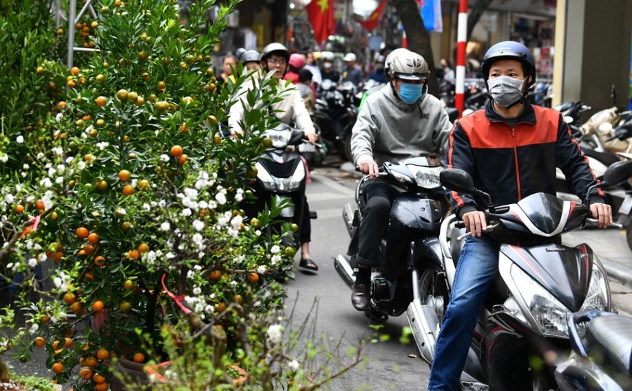 Mien Bac con ret manh, Trung Bo mua to nhieu noi hinh anh