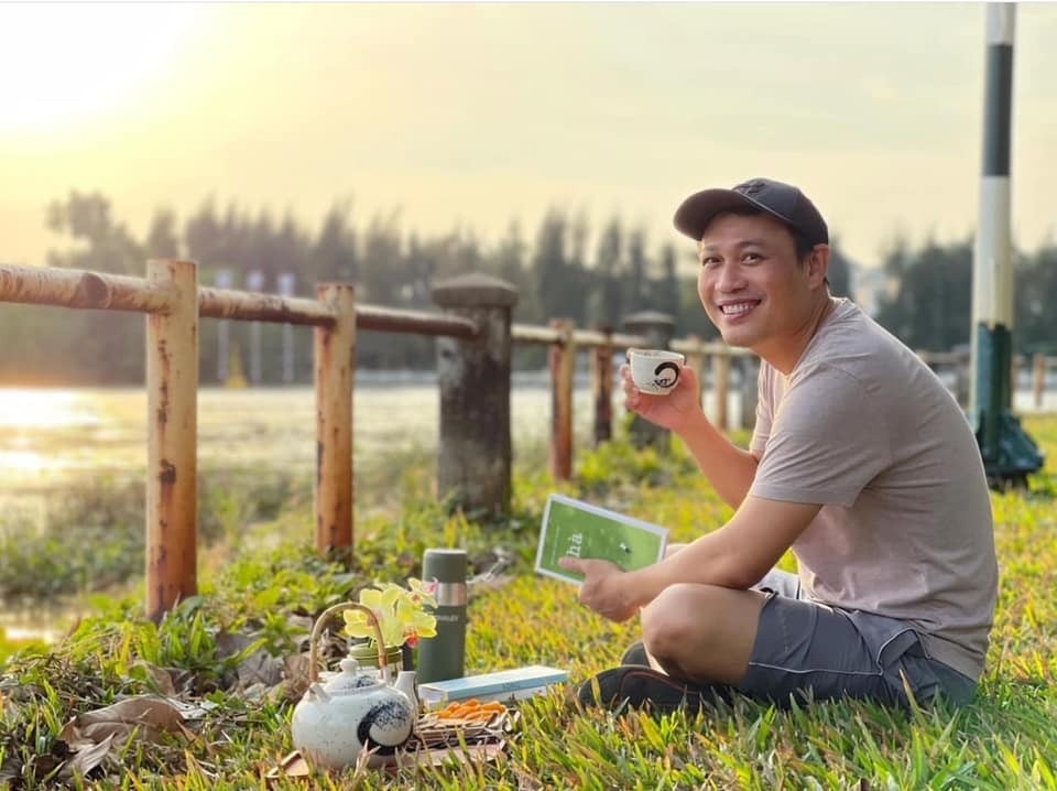 Bac si viet sach 'Hieu va Thuong' hinh anh