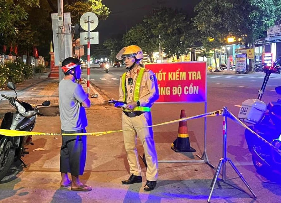 Cong an Da Nang bac thong tin khong kiem tra nong do con dip Tet hinh anh