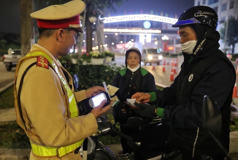 Hon 3.400 truong hop vi pham nong do con ngay 30 Tet hinh anh