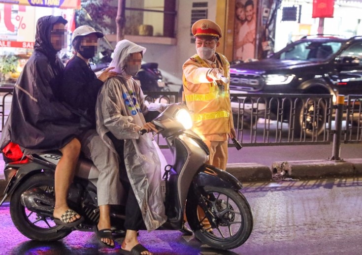 Ha Noi huy dong 100% luc luong dam bao an ninh trat tu dem Giao thua hinh anh
