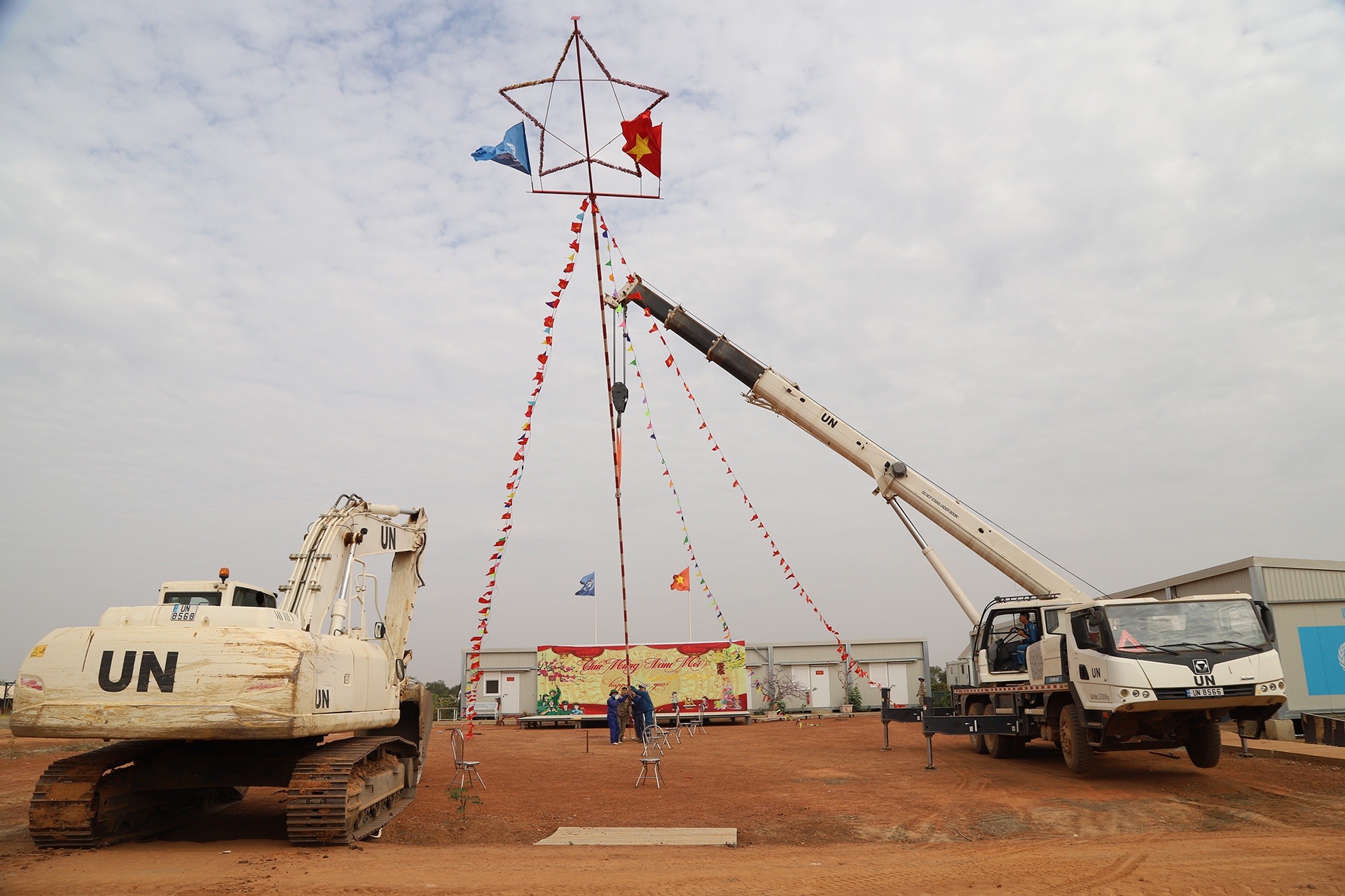 linh gin giu hoa binh anh 1