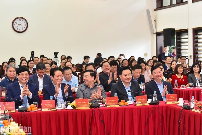 Bao chi hien dai anh 6