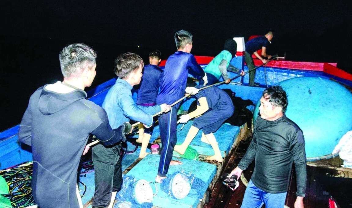 Nhac xuan bap benh giua Hoang Sa hinh anh