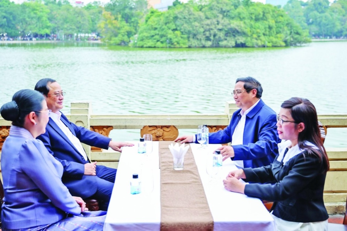 Khi lanh dao cap cao cham toi trai tim hinh anh