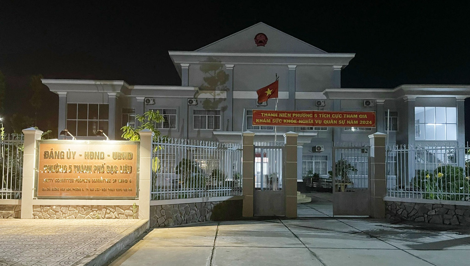 Nu pho bi thu phuong bi ky luat do vi pham nong do con hinh anh