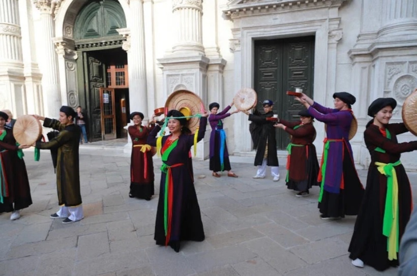 Nguoi mang Truyen Kieu, quan ho vao dai hoc Y hinh anh