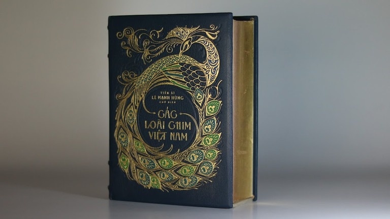 Dang sau nhung cuon sach dac biet duoc dong thu cong hinh anh