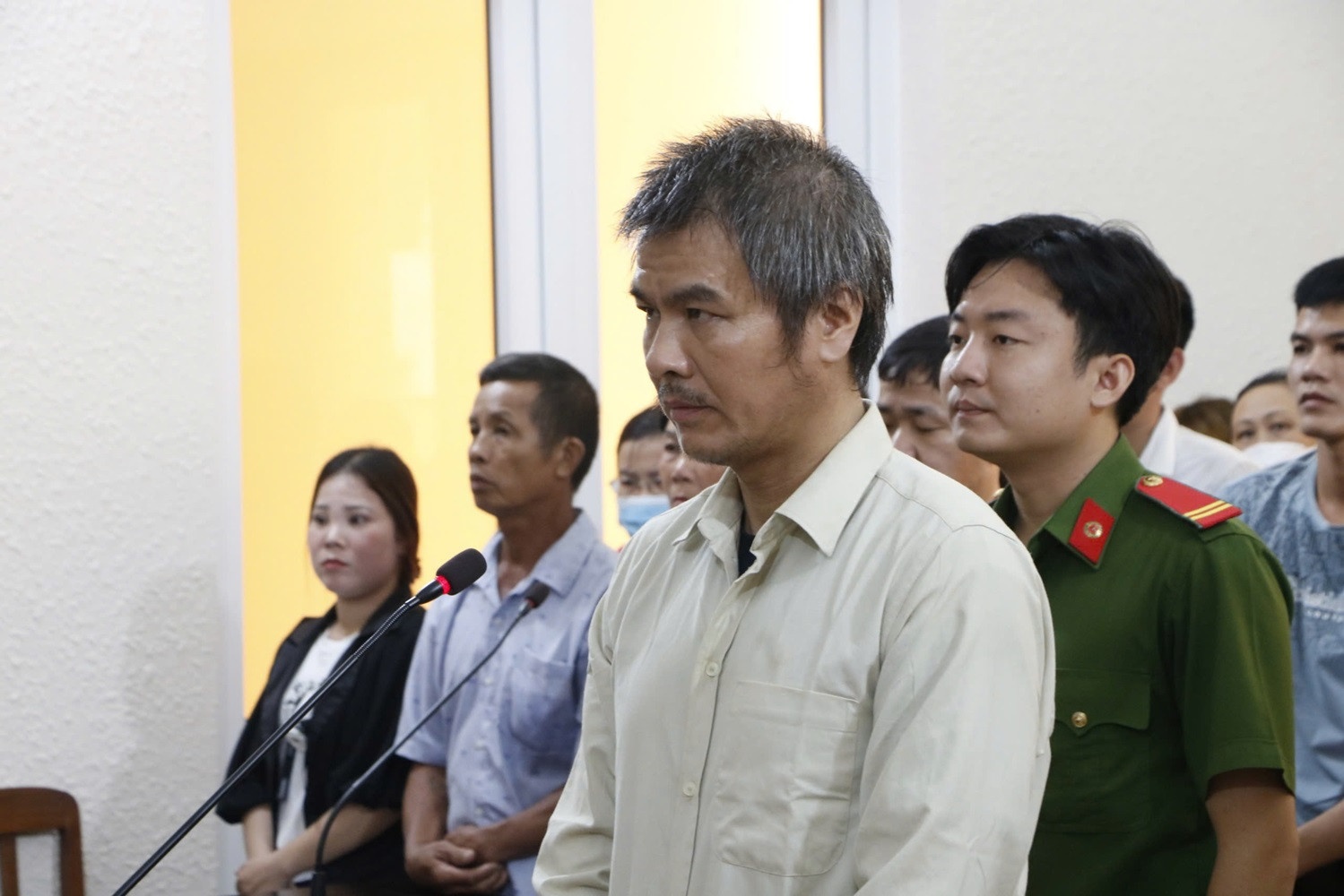 Giam doc Trung Quoc lanh an chung than vi sat hai nu ke toan hinh anh