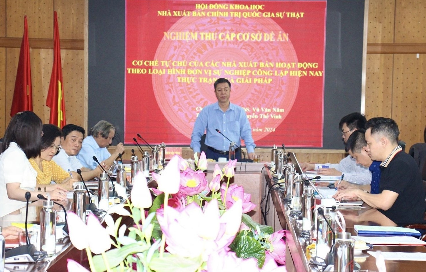 Co che tu chu cua cac nha xuat ban don vi su nghiep cong lap hinh anh