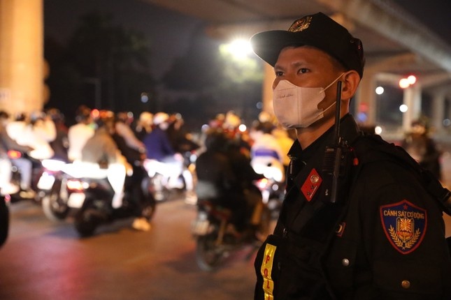 an ninh dem giao thua anh 5