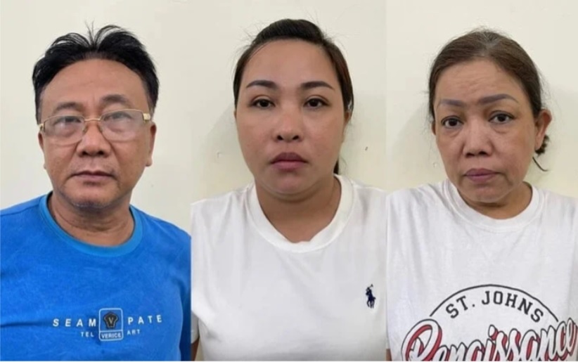 Bat nhom cho vay lai nang den nha 'con no' chui boi, doi tien hinh anh