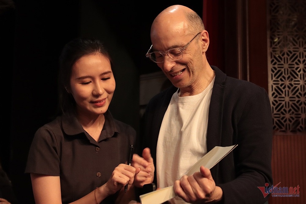 Nha van noi tieng nguoi Phap chia se kinh nghiem viet tieu thuyet hinh anh