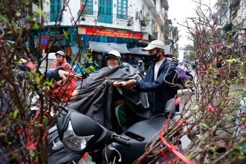 Bac Bo tiep tuc mua ret, Nam Bo nang nong hinh anh