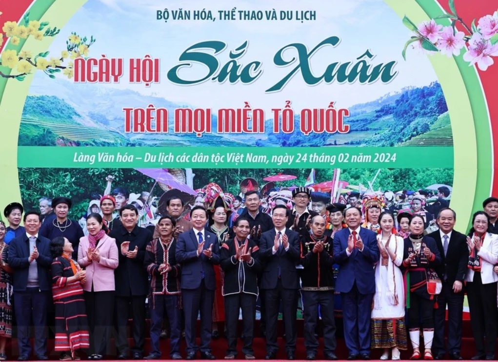 Chủ tịch nước Võ Văn Thưởng dự Ngày hội sắc Xuân trên mọi miền Tổ quốc ...