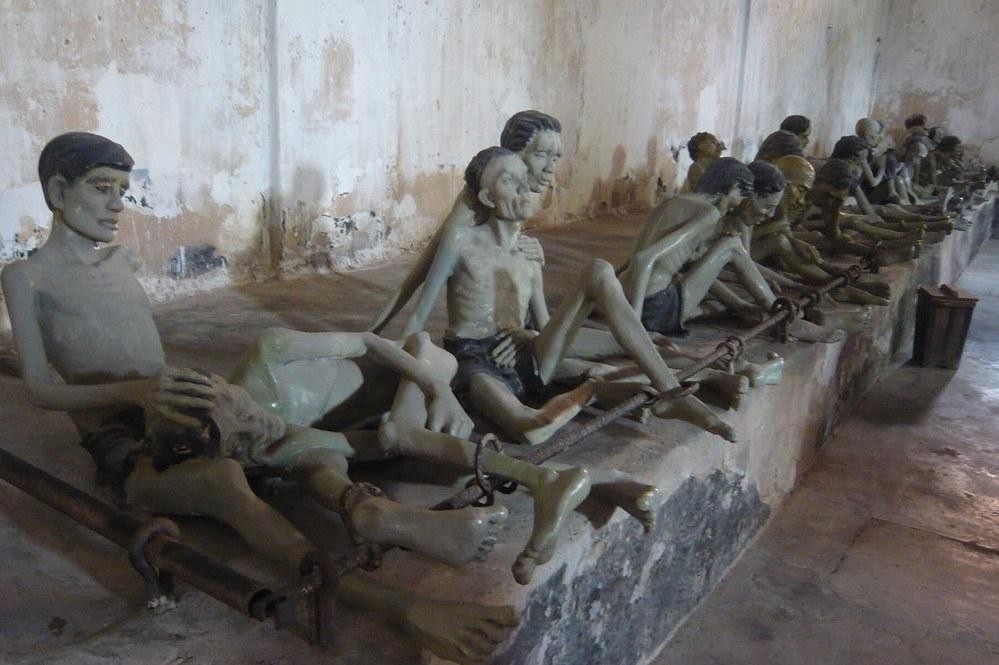 Nha tu co nhat Con Dao tam ngung don khach hinh anh