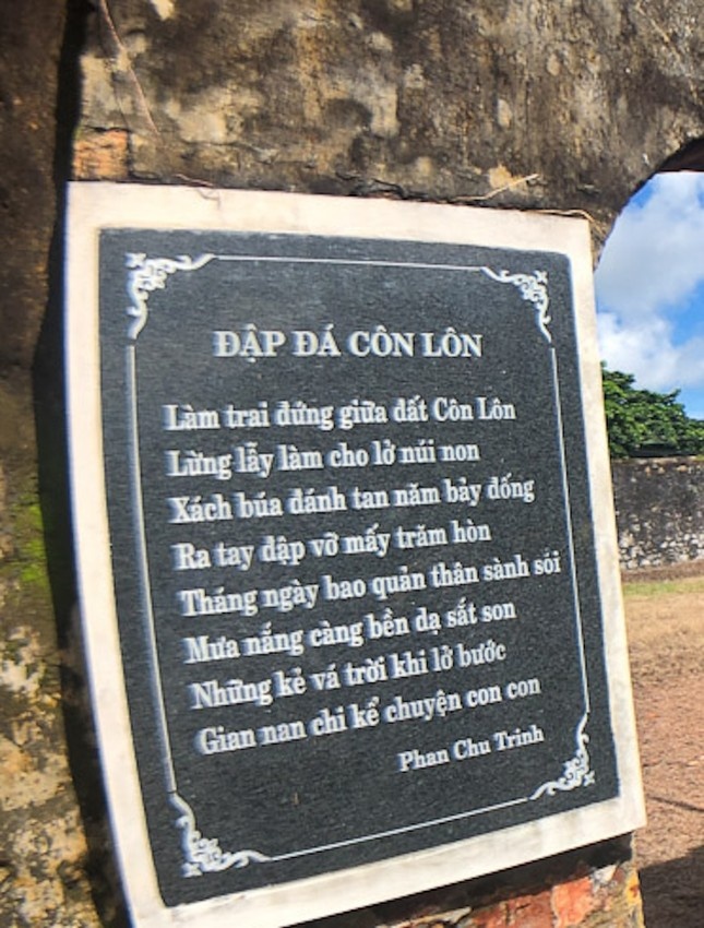 Nha tu Con Dao anh 2