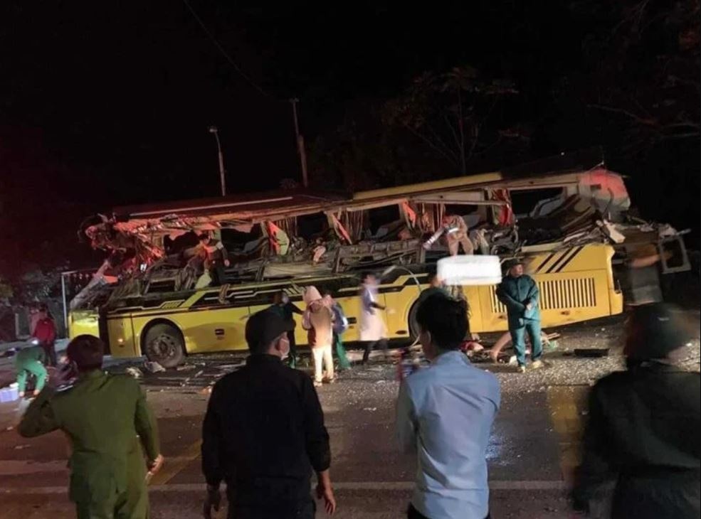 Nguyen nhan tai nan giua xe container va o to khach lam 5 nguoi chet hinh anh