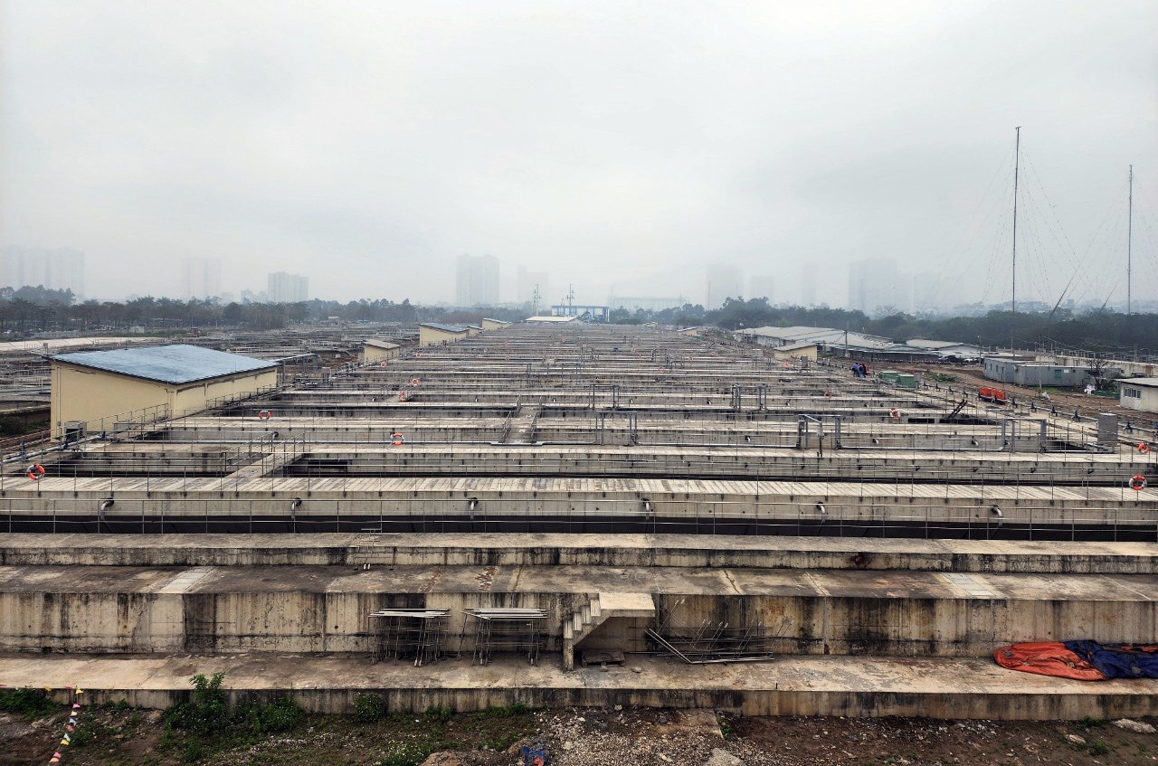 Bi thu Ha Noi doc thuc tien do XD he thong xu ly nuoc thai Yen Xa hinh anh