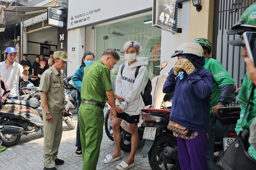 Nho cong dong mang tim con, gap ke lua dao doi 6.000 USD chuoc nguoi hinh anh