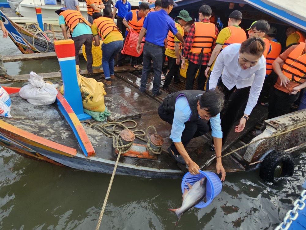 Can Tho: Phong sinh 50 tan ca ra song Hau hinh anh