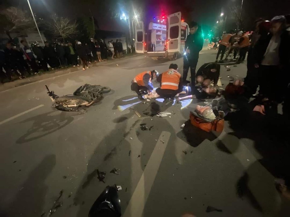 Hai xe may va cham trong dem, mot nguoi tu vong hinh anh