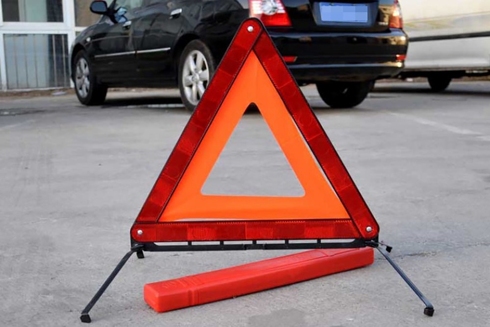 Bat o to trang bi vat canh bao sau tai nan o cao toc Cam Lo - La Son? hinh anh