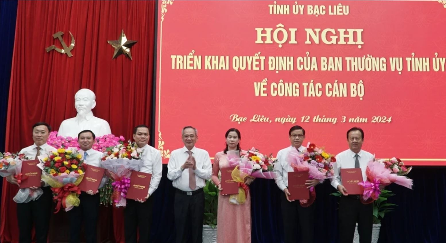 Luan chuyen can bo anh 10