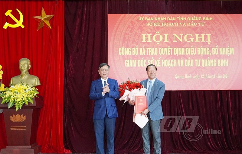 Luan chuyen can bo anh 12