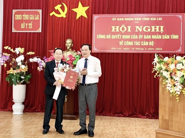 Luan chuyen can bo anh 2