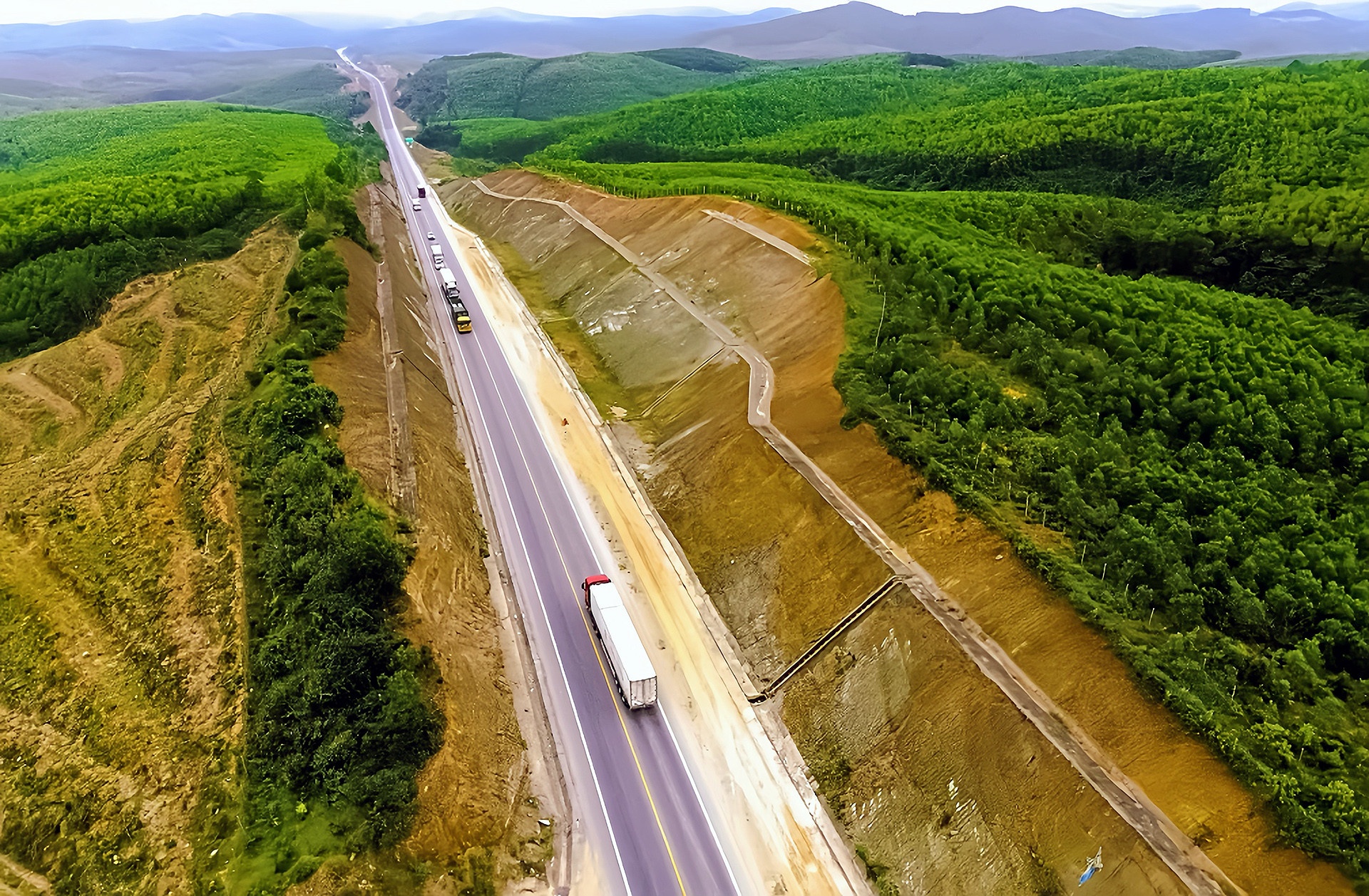 Co nen cam xe khach, xe tai nang vao cao toc Cam Lo - La Son? hinh anh