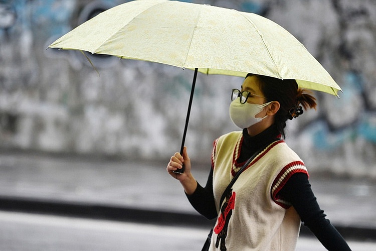 Thoi tiet 15/3: Mien Bac co mua, giam nom am tu chieu toi hinh anh