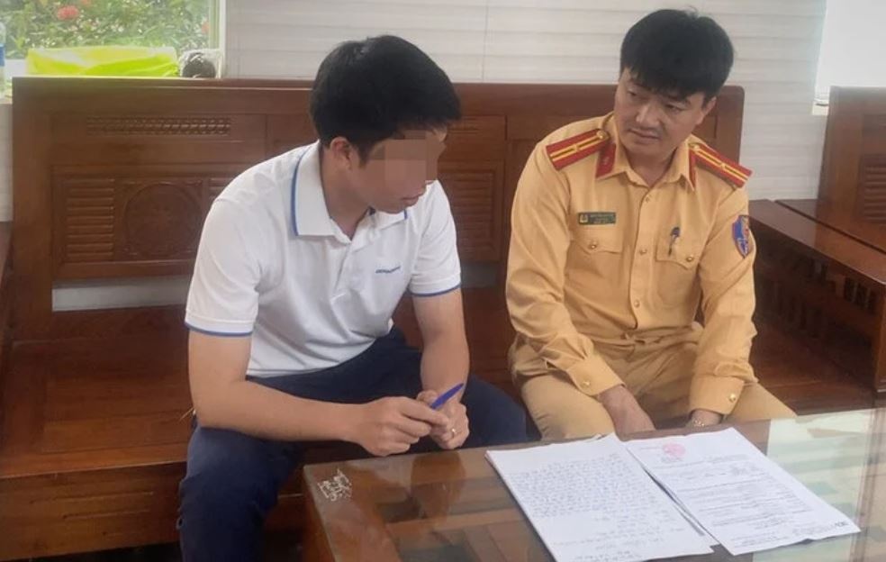 Danh tinh tai xe tat dau container tren cao toc Cam Lo - La Son hinh anh