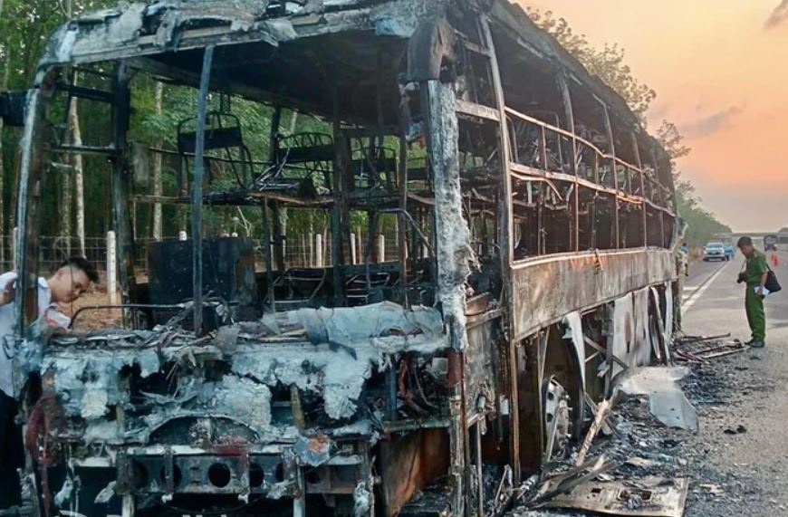 Xe giuong nam boc chay tren cao toc Phan Thiet - Dau Giay hinh anh