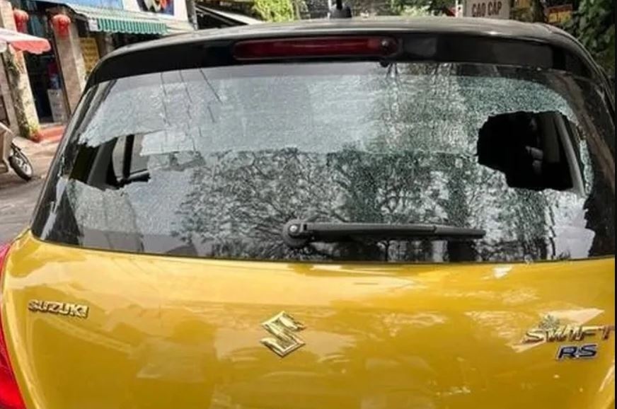 TP.HCM dieu tra vu bi sat vang vao oto, cua kinh nha dan hinh anh