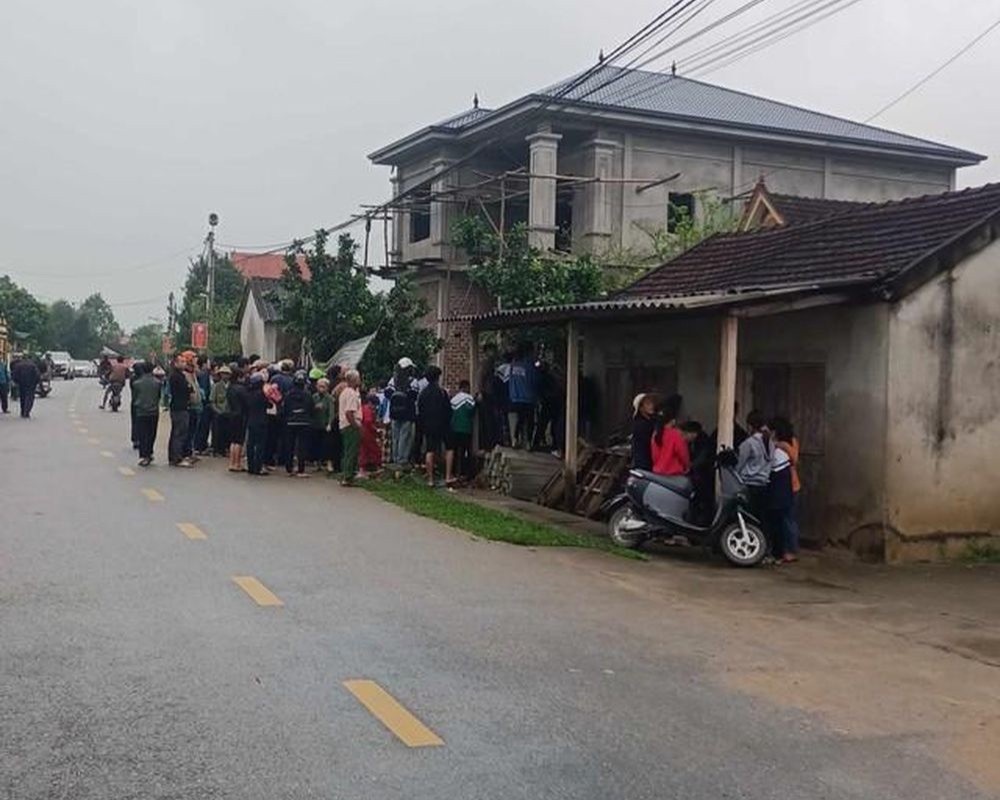 Be 3 tuoi bi hang xom chem tu vong o Ha Tinh hinh anh