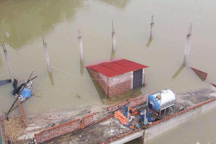 Bac Ninh tiep tuc tinh trang khan cap khi song Cau 'nuot' nha dan hinh anh