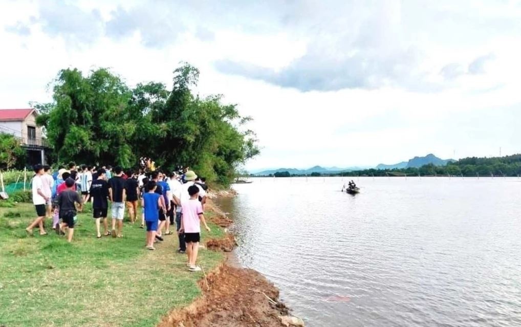 Ba anh em tam song, hai nguoi duoi nuoc tu vong o Dong Nai hinh anh